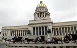 Cạn sạch xăng, đường phố Cuba xuất hiện cảnh như 'xuyên không': Người dân phải dùng thứ tưởng đã lỗi thời