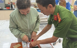 Bỏ quên túi xách chứa gần 10 chỉ vàng và kim cương trên taxi, người phụ nữ nhận lại "phép màu" trị giá hơn 3 tỷ đồng