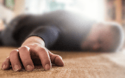 Người đàn ông 51 tuổi tử vong sau bữa ăn cùng bạn bè, bác sĩ chỉ mặt điểm tên sai lầm "chí mạng" ít ai ngờ