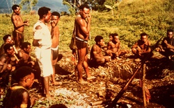 Căn bệnh “cười đến chết” tàn phá cả một bộ lạc