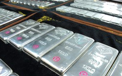 Giá bạc bất ngờ quay đầu giảm mạnh