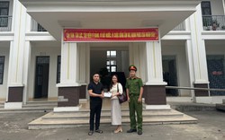 Sau khi chuyển khoản thành công 499.000.000 đồng, người phụ nữ kiểm tra tài khoản, liên lạc với người nhận tiền rồi vội báo công an xã