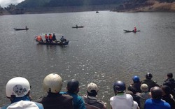 Lật thuyền đánh cá trên hồ thủy điện, con bơi được vào bờ, 2 vợ chồng mất tích