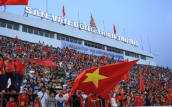 CĐV phủ đỏ sân Thiên Trường cổ vũ đội tuyển Việt Nam: Không khí cực rộn ràng!