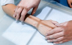 Loại thực phẩm quen thuộc âm thầm “rút ruột” xương, bác sĩ khuyên nên hạn chế ngay