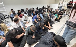 Cảnh sát Thái Lan bắt giữ 94 người Việt tại tụ điểm cờ bạc trực tuyến, thu giữ hơn 500 điện thoại