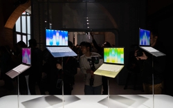 Tôi đã sống tới ngày giá MacBook chỉ từ 14 triệu, còn điện thoại Trung Quốc giờ đắt gấp đôi