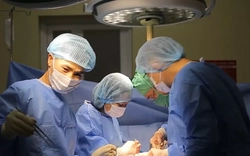 Mẹ con sản phụ suýt tử vong vì nhau cài răng lược