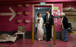 Cưới nhau dưới hầm trú bom