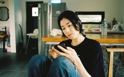 10 năm đi Nhật về lần đầu tôi dẫn mẹ đi lịch Đà Nẵng: Vừa ngồi vào bàn ăn mẹ hỏi 1 câu, tôi trốn vào nhà vệ sinh khóc