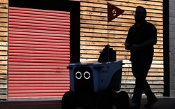 Bị AI cướp việc, tài xế công nghệ chuyển sang làm nghề 'chăn dắt robot' với mức lương 1,4 tỷ đồng