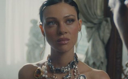 Con dâu nhà Beckham nói về vai diễn trong phim 18+ gây sốc