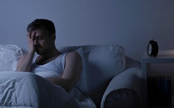 Người đàn ông mắc chứng bệnh "vung tay đánh người" khi đang ngủ