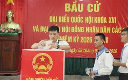 Cử tri nô nức bầu cử sớm