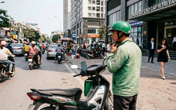 Nỗi khổ tài xế công nghệ 'dài cổ' chờ 20 phút vì khách đang trang điểm