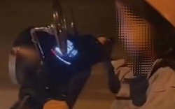 Cháu bé 5 tuổi lái xe máy điện ngoài đường ở Quảng Ninh: Mời phụ huynh lên phường