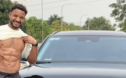 Hết vạch áo đếm múi khi ghi bàn lại khoe cơ bụng bên xế hộp, Xuân Son muốn cả thế giới biết: Tôi không béo!