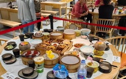 Phản đối lý do nhà hàng giữ nguyên bàn ăn thừa của người nổi tiếng