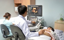 Đi khám u ngực gặp bác sĩ nam, cô gái bị người yêu bỏ vì 'để người lạ chạm vào'