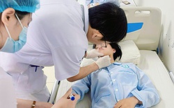 Nữ sinh bị dây điện giăng ngang đường cứa vào cổ