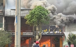 Nhà hàng cháy lớn, lửa lan sang 3 ngôi nhà bên cạnh