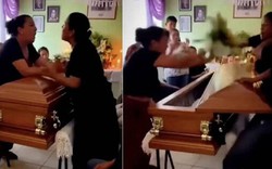 Vợ và "tiểu tam" đánh ghen ngay trong tang lễ của người chồng, nắp quan tài cũng bị lật mở