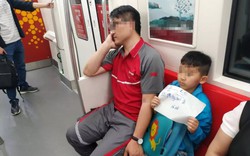 Bé trai cầm trên tay tấm bảng, đọc xong mà ngàn phụ huynh mơ ước: Đây chính là "TÀI SẢN" mà mọi cha mẹ đều cần!