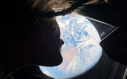 Nỗi cô độc lộng lẫy của hành tinh xanh: Những phát biểu của nữ phi hành gia duy nhất trên Artemis II khiến chúng ta bừng tỉnh