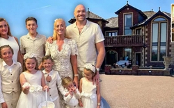 Kẻ biến thái mặc đồ ngủ đột nhập biệt thự nhà huyền thoại quyền anh Tyson Fury, đòi được nhận làm con nuôi