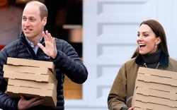 Bỏ qua lễ nghi chốn Hoàng gia, thú vui buổi tối của vợ chồng Kate hóa ra lại bình dân đến lạ!