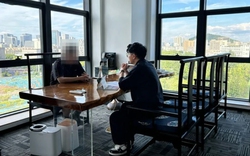 Lương 13 triệu/tháng nhưng kế toán chuyển nhầm 4,5 tỷ, nam nhân viên nghỉ việc, từ chối trả tiền