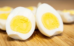 Tưởng bổ nhưng không phải ai cũng ăn được: 3 nhóm người nên tránh trứng gà