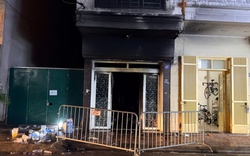 Cháy nhà ở Hà Nội, 5 người mắc kẹt