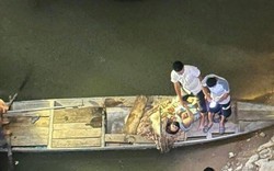 Người đàn ông lao xuống sông cứu sống người mẹ ôm con nhỏ nhảy cầu tự tử
