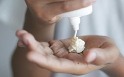 Hóa ra tôi luôn bôi kem chống nắng sai cho đến khi bác sĩ da liễu chỉ ra 2 lỗi