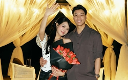 Tuyển thủ Vũ Văn Thanh cầu hôn bạn gái "trâm anh thế phiệt" trong khung cảnh lãng mạn như ngôn tình