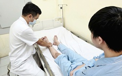 Sinh viên năm nhất bất ngờ bị mất cảm giác chân: Bác sĩ Bệnh viện Bạch Mai cảnh báo 1 thói quen tưởng chừng vô hại nhiều người đang làm