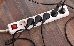 Cảnh báo đặc biệt đến các gia đình đang dùng ổ cắm điện nối dài