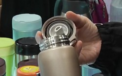 Nam tài xế 50 tuổi mắc hàng loạt bệnh hiểm nghèo vì chiếc cốc giữ nhiệt, bác sĩ nhắc: 7 loại nước tuyệt đối không để trong loại cốc này
