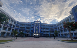 Đình chỉ cô giáo phạt 5 học sinh tự chích kim tiêm vào tay