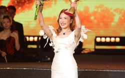 Nhiều tài khoản Ấn Độ, Châu Phi... thả tim vào bài đăng Hương Tràm nhận giải Cống hiến