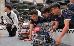 3 đội tuyển LSTS (Trường Đinh Thiện Lý) cùng đại điện Việt Nam chinh phục sân chơi Robotics lớn nhất hành tinh