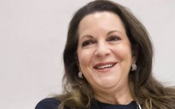 Bị từ chối thăng chức, người phụ nữ vay 2,3 tỷ USD mua lại công ty, sa thải sếp cũ