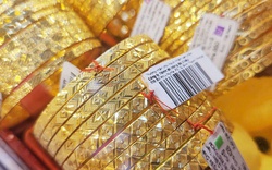 Sáng 17-4, giá vàng trong nước tiếp tục giảm, người mua lỗ nặng