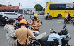 Lỗi vi phạm giao thông thường gặp nào sắp tới có thể bị CSGT phạt tại chỗ tới 7,5 triệu đồng?