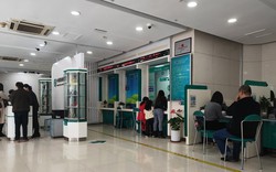 Ra ngân hàng xin rút 579 triệu đồng từ tài khoản của người cha quá cố, người đàn ông bị nhân viên từ chối: “Chúng tôi chỉ làm theo quy định”