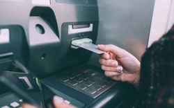 Cụ ông đi rút tiền thì phát hiện 1,2 tỷ đồng trong tài khoản đã âm thầm bị chuyển đi: Công an lập tức vào cuộc điều tra