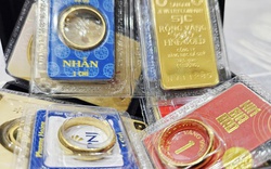 Giá vàng miếng SJC và vàng nhẫn rút nhanh cách biệt với giá thế giới