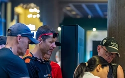 Khách quốc tế nườm nượp đến vịnh Hạ Long