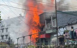 Cháy lớn tại căn nhà ở Đà Lạt, khói đen bốc cao hàng chục mét khiến cả khu phố hoảng loạn